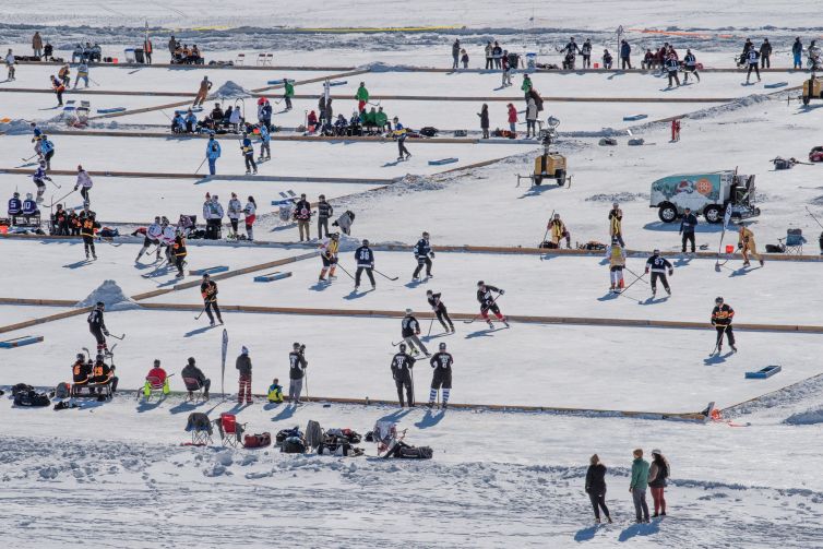 Teams take to the ice on the final day of the Pabst Blue Ribbon