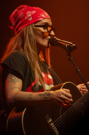 G Flip singing their hit “Australia” with the crowd at Fox Theatre on Tuesday (The Bold/Zoey Georgeades)