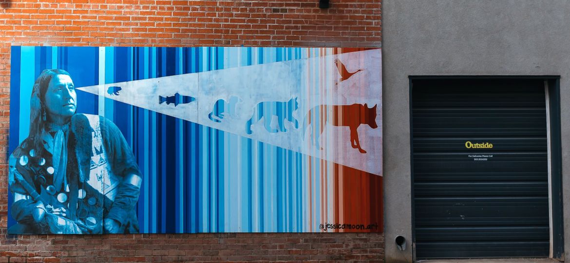 Colorado Artist Jessica Moon's mural depicting Chief Niwot atop a visualization of the changing temperature on earth. (Lourdes Camarillo, The Bold)