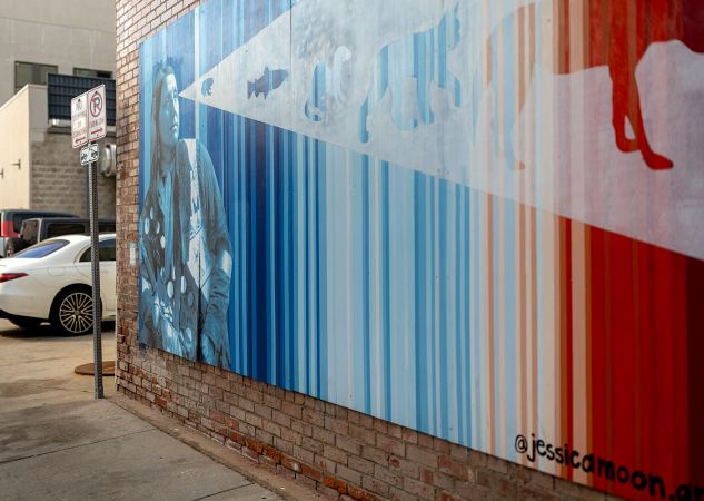 Colorado Artist Jessica Moon's mural depicting Chief Niwot atop a visualization of the changing temperature on earth since the 1850s. (Lourdes Camarillo, The Bold)