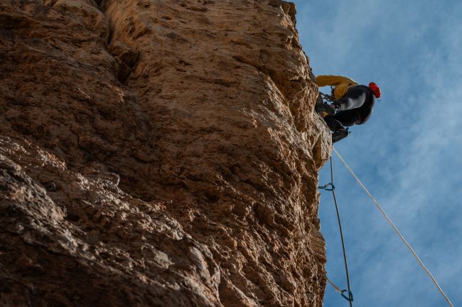Shara Zaia tops out her first climb of the day at the 2023 Craggin' Classic in Cañon City, CO on Oct. 28. (Nathan Thompson/CU News Corps) 