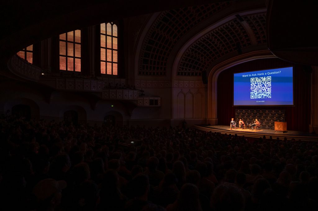 The sold-out audience at Macky Auditorium on Tuesday, March 19, for An Evening with Hank Green, hosted by the CU Boulder Distinguished Speakers Board. (The Bold/Nathan Thompson)