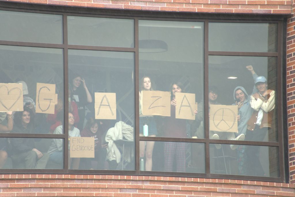 Another group of CU Denver students displays support for the Tivoli Quad protestors. (Cooper Baldwin/The Bold)